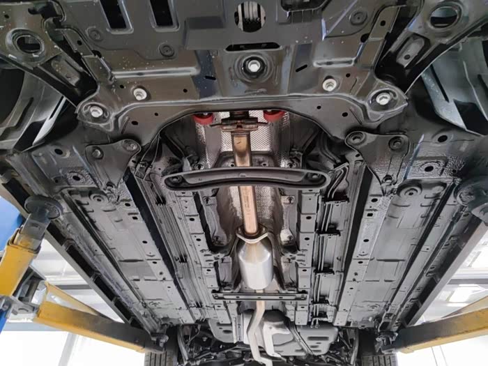 分享长安univ底盘装甲喷涂作业