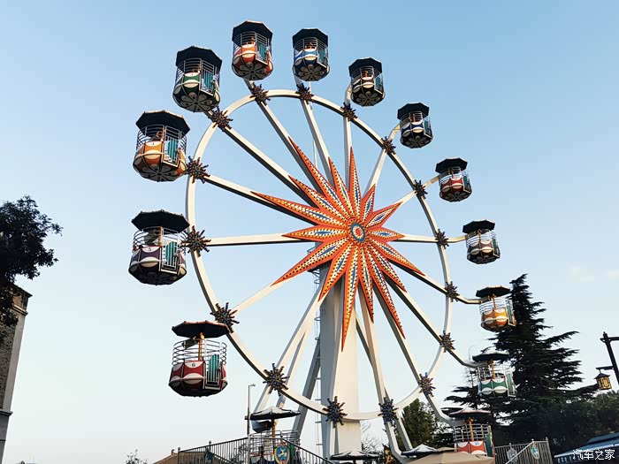 归家带上家人感受袁家村民俗村