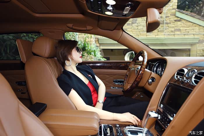 小妖撩车21期三秒钟爱上他美女与宾利飞驰的超级奢华体验