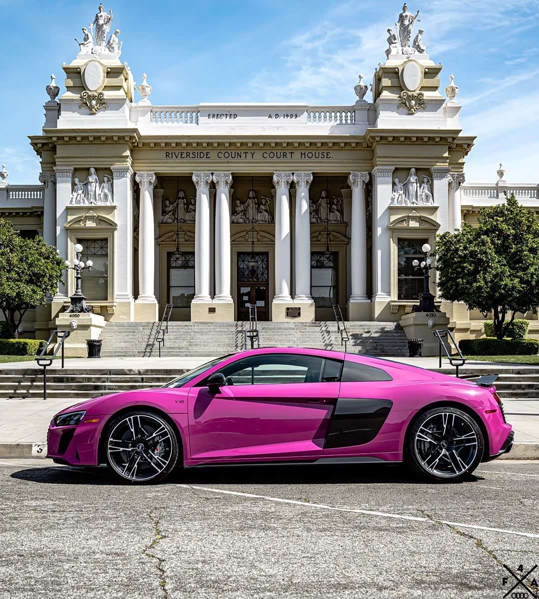 2020奥迪r8v10粉色也很好看哦