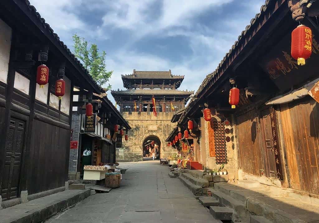 昭化古城 位于元坝区昭化镇,是国内目前唯一保存完好的三国古城