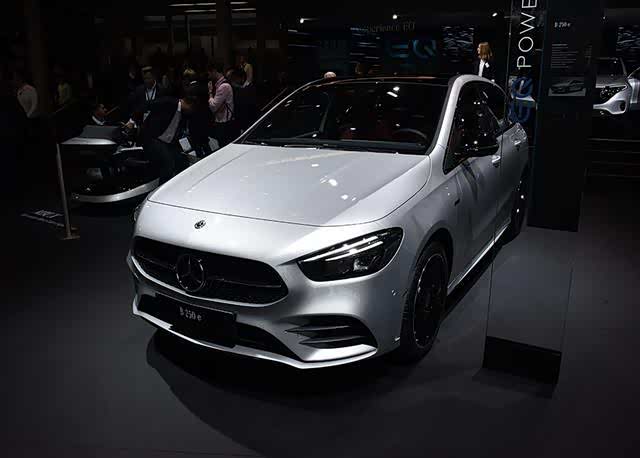 插电形式的奔驰b250e