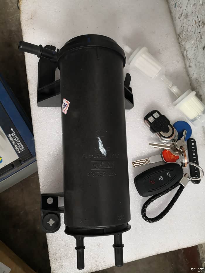 13款福特翼虎20四驱更换碳罐方法