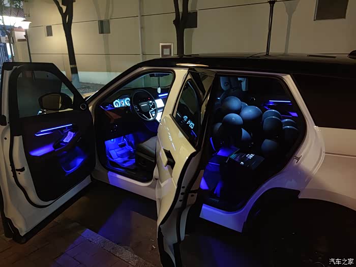 刚提车先把氛围灯安排上最美的路虎极光必须浪漫至上