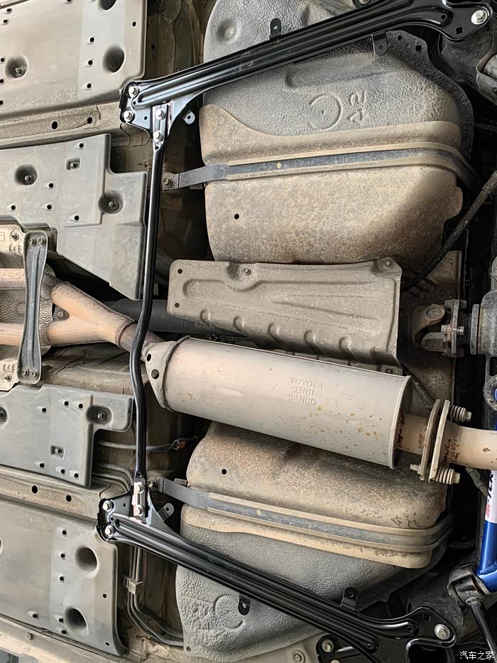 12代皇冠底盘加强件