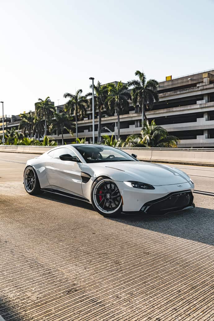 aston martin vantage阿斯顿马丁优雅的绅士