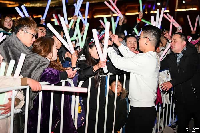 【 大白跨年行 】不一样的2020 5万人狂欢引爆跨年!