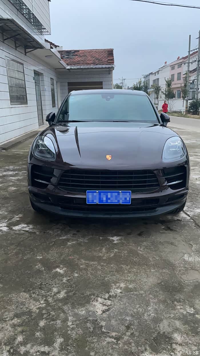 广州出一台2020款桃木红macan20t上牌刚满一年60w有本