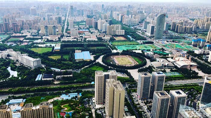 27 09:03:54 |来自 汽车之家iphone版 雷雨过后的锦业路 国瑞楼顶拍摄