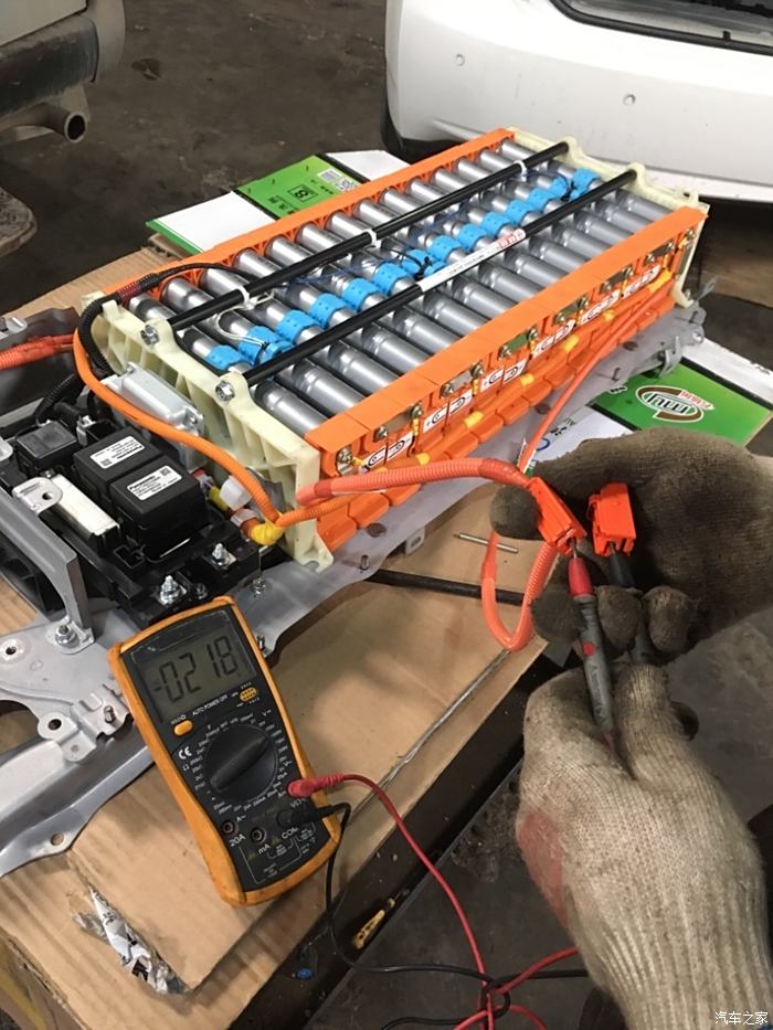 普锐斯更换国产动力电池组全程拆装图解分享