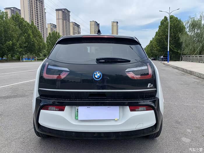 出19年宝马i3续航340快充版