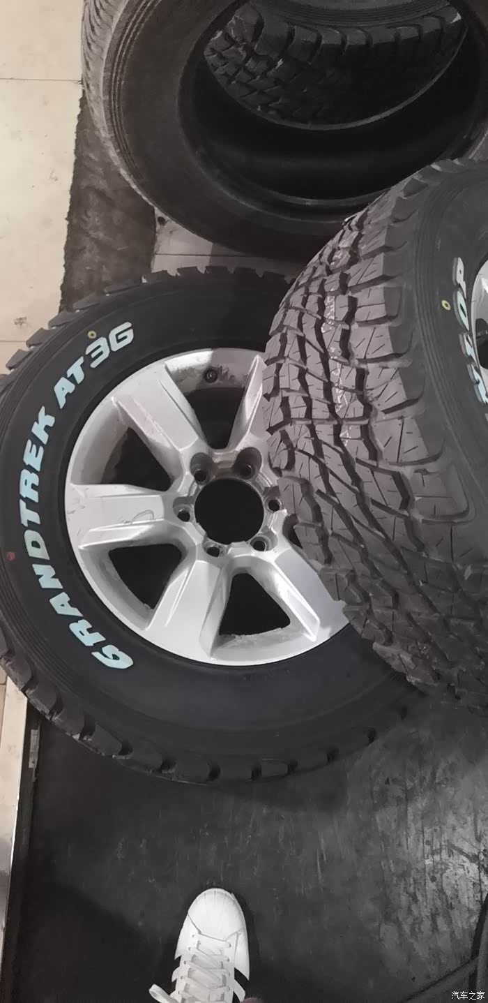 给5年的普拉多换双鞋邓禄普at3g