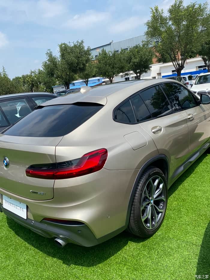 【图】看上一款二手x4,但是颜色是日光石金,是不是不太好看_宝马x4