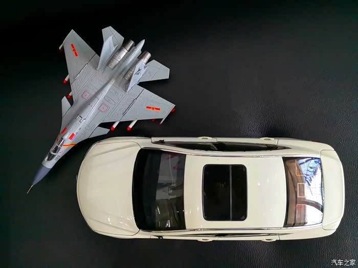 小博瑞与歼十五俯视图