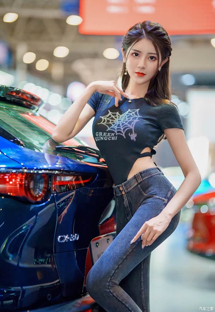 广州车展马自达绝美车模小姐姐