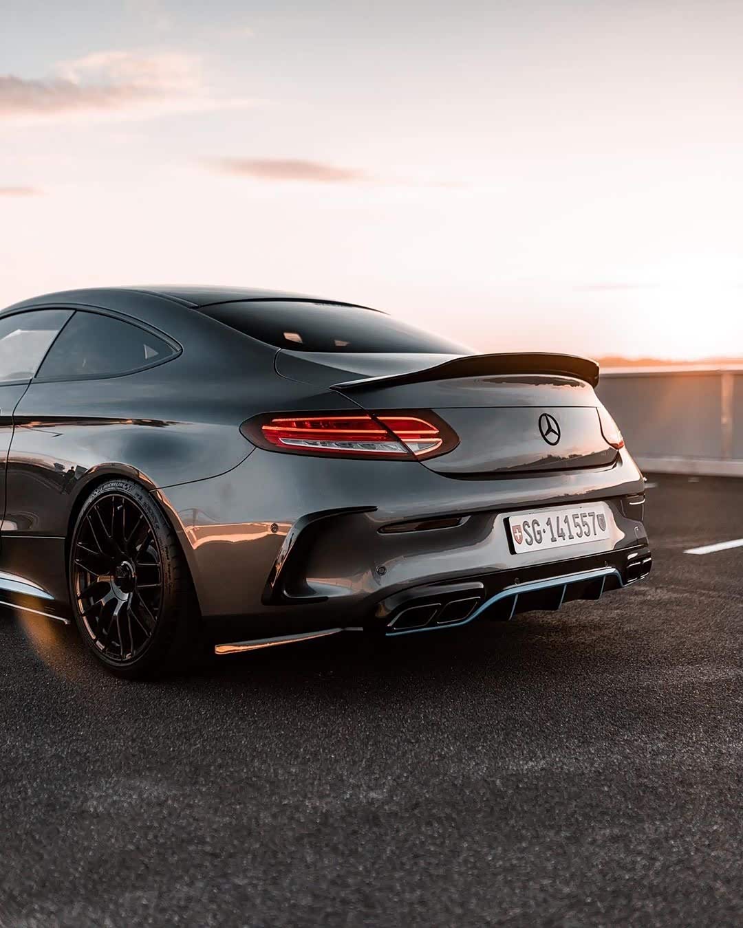 奔驰amg高性能v8轿跑.