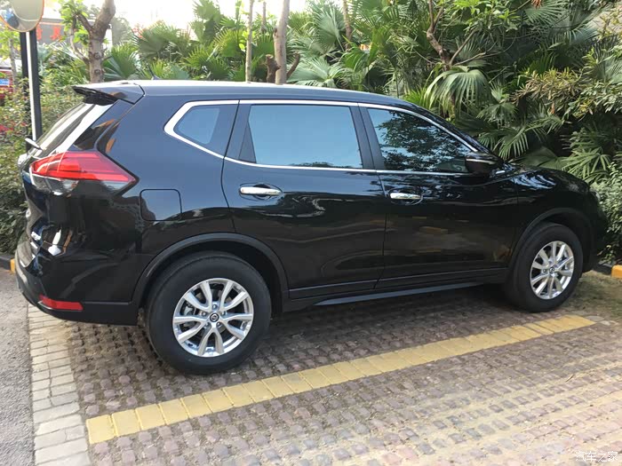 奇骏黑色好好看