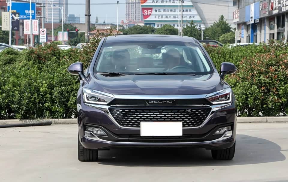 智道u7的前脸给人的感受很大气