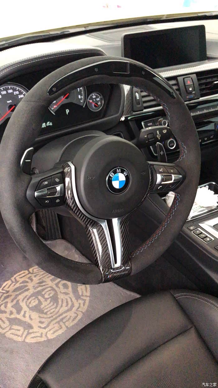 宝马m4 led方向盘
