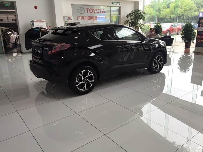【图】黑色ch-r,做保养时候看到,实拍_丰田c-hr论坛_汽车之家论坛