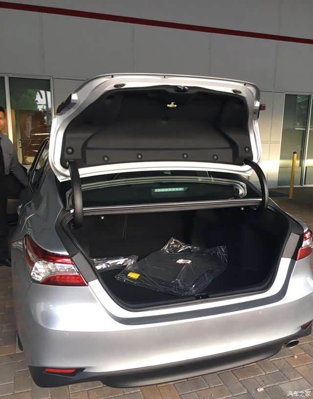 让我垂涎已久的八代凯美瑞!