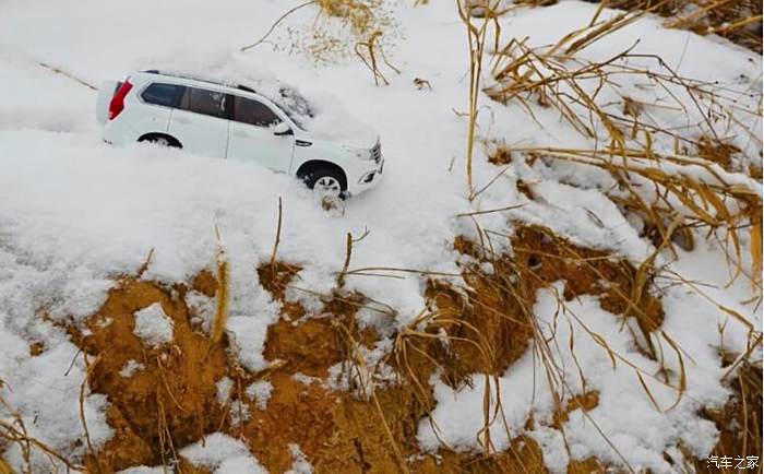 懸崖勒馬,雪上飄逸