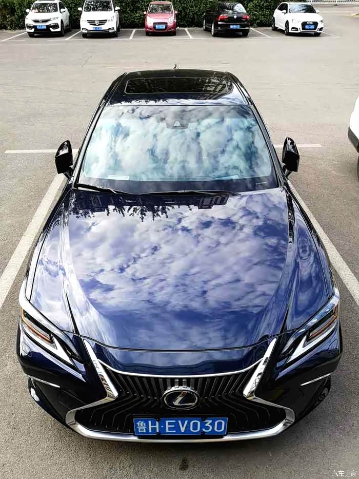 es最有高级感的颜色,是不是深蓝色,近乎于黑的那种蓝