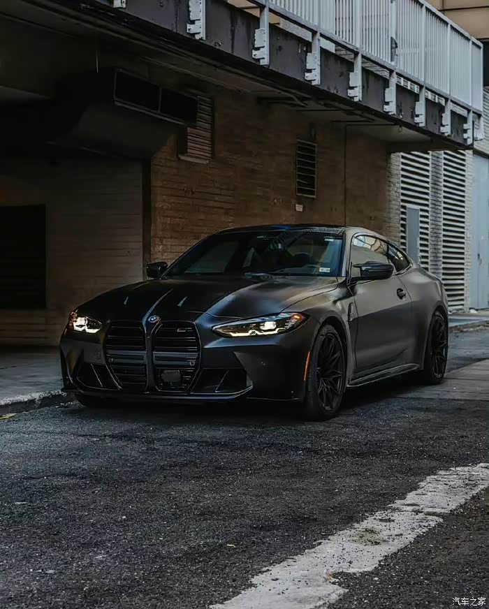 宝马m4黑武士太帅了