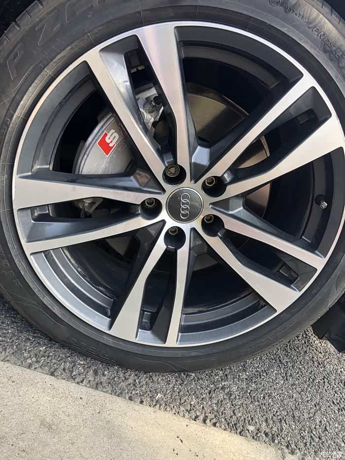 原厂奥迪a6l19寸5幅轮毂轮胎一套转让价3000元接受小刀