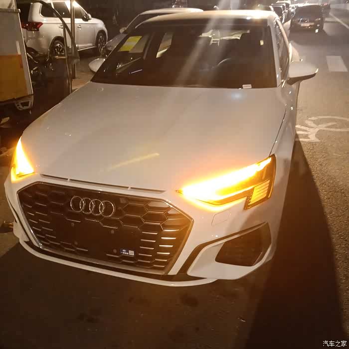 2021款全新奥迪a3sportback夜晚灯光秀街上最靓的仔