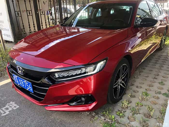 混动雅阁的红色顶配超级正都给我冲