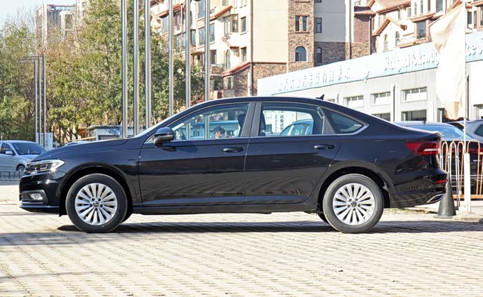 2022款朗逸标配6气囊售价1129万1589万元