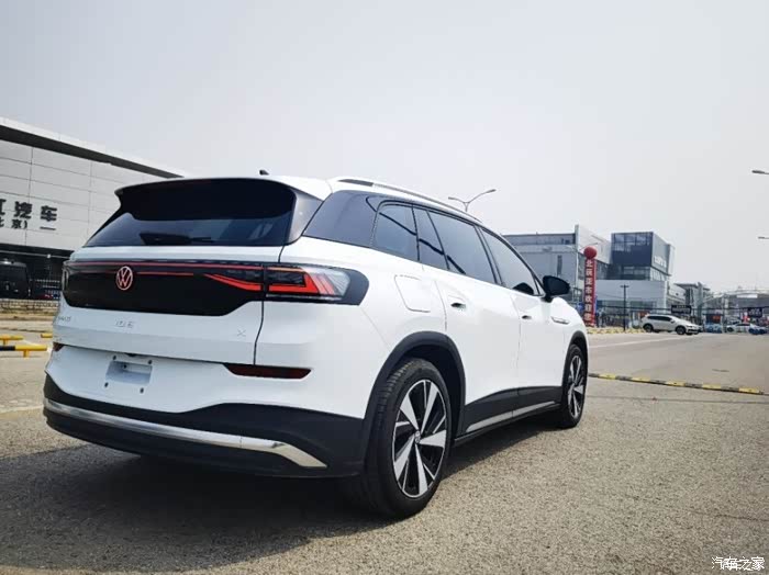 上汽大众电动车id6x提车体验67座大空间实用性强
