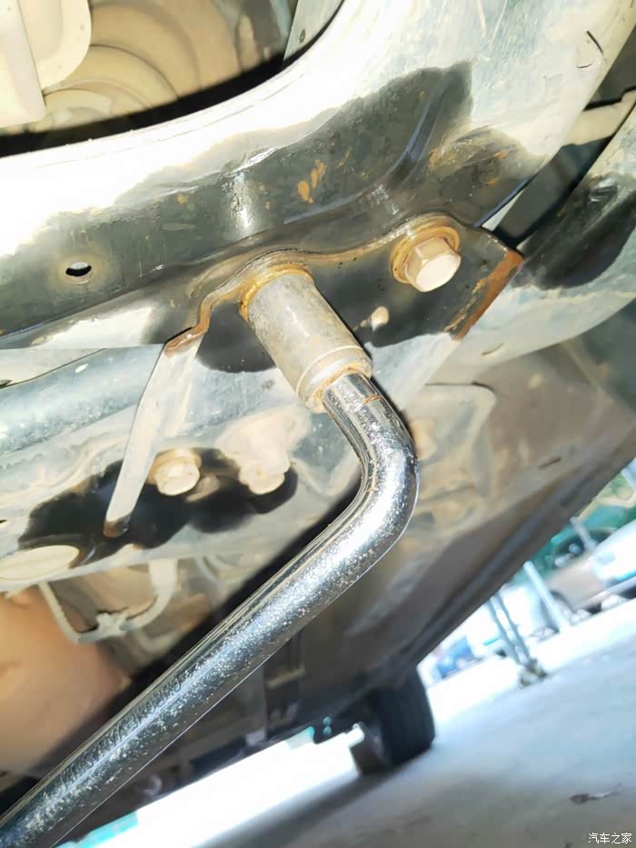 自己更换2011款卡罗拉平衡杆胶套开口胶