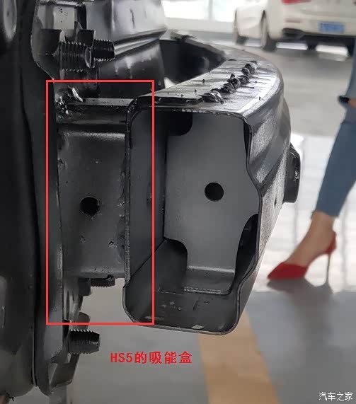 把前防撞梁与车身之间的吸能盒改一下.