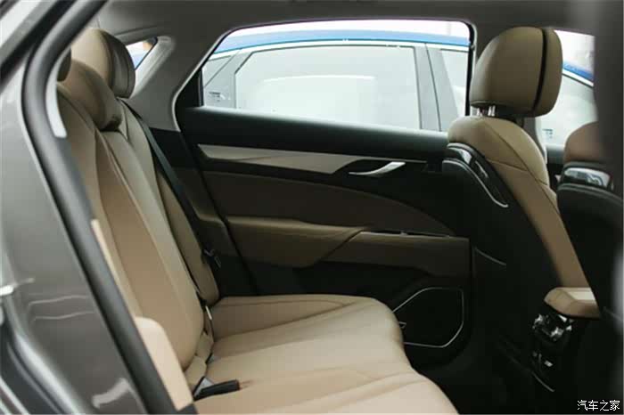 孙杨试驾2020款博瑞ge实力证明车内空间