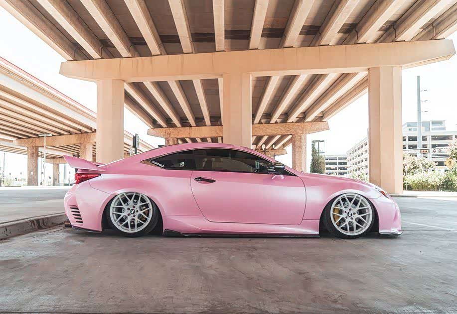 雷克萨斯这粉红色漂亮吗?