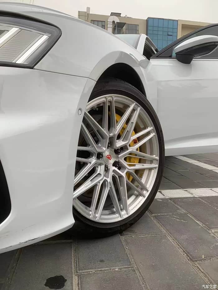 奥迪a6avant定制款拉丝银锻造轮毂