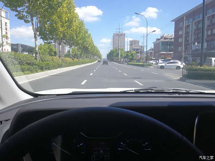 开车视野还是可以,a柱也怎么档视线