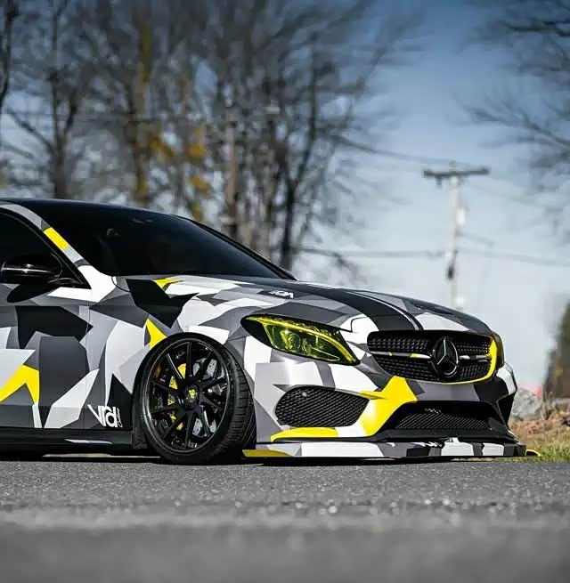 奔驰c63amg改装车迷彩涂装很是帅气