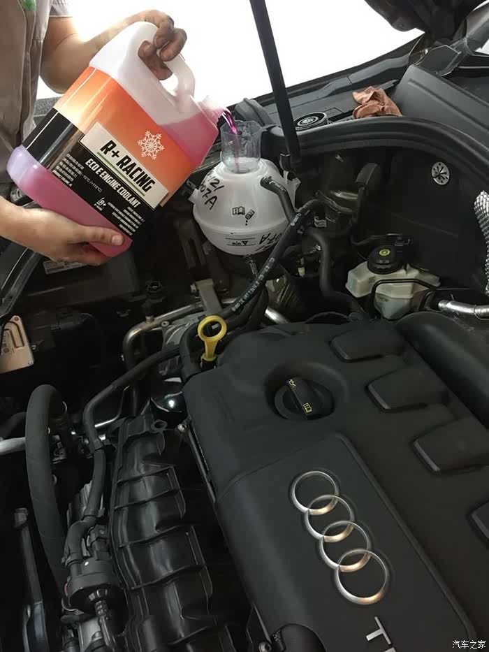 【图】q3更换冷却液进行中_奥迪q3论坛_汽车之家论坛
