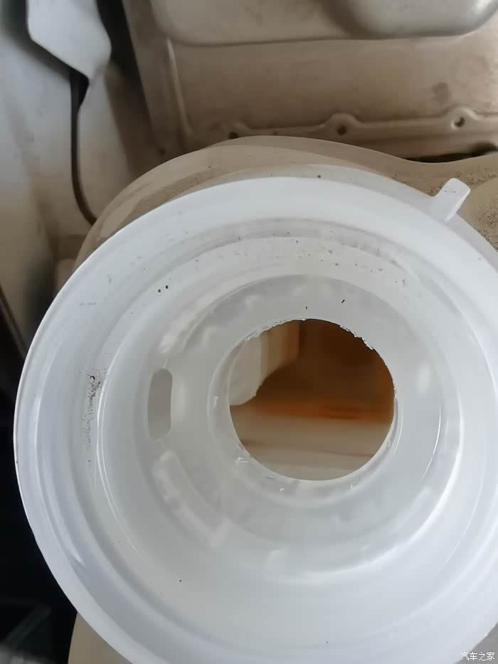 防冻液盖子上都是