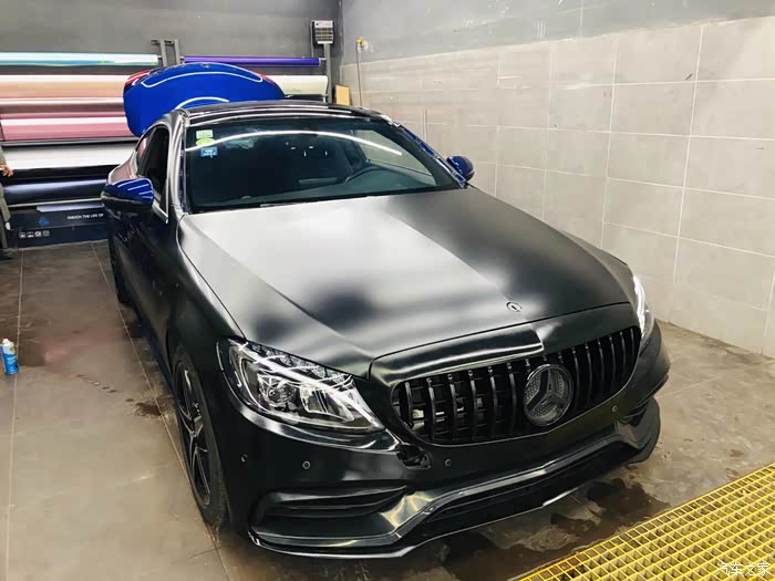 我的秀场第二趴奔驰c200变装黑武士