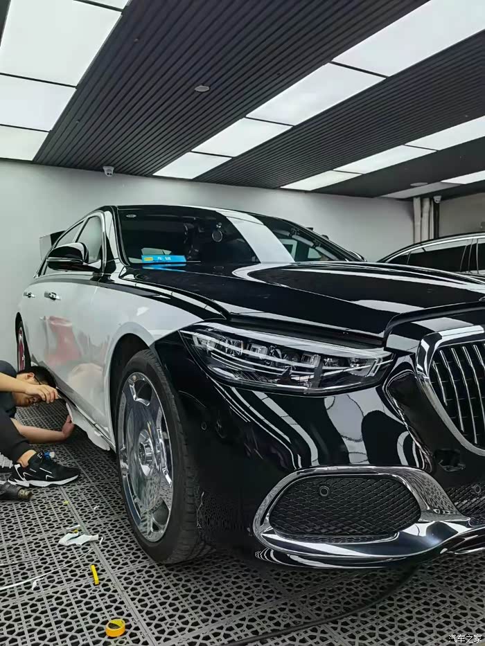 奔驰迈巴赫黑白双拼是最美的作品一道靓丽风景线北京一老郭