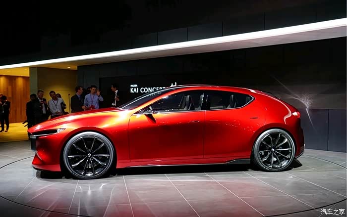 红色的马自达轿跑还是挺有气质的