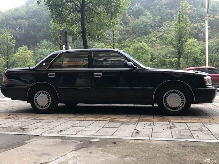 情怀九零后喜得爱车经典皇冠155182