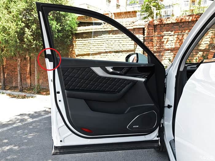 说hs5车门饰板装配工艺不行的,你觉得哪款车好也给大家推荐