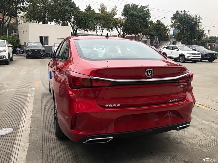 长安新款逸动plus到店实拍 红色确实骚气