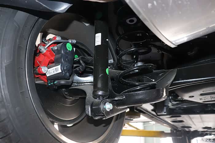 吉利缤越底盘实拍供大家参考