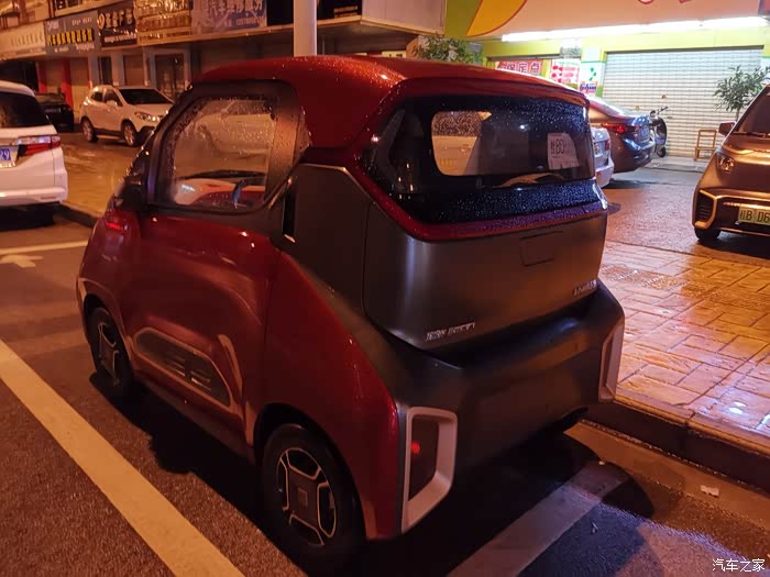 喜提宝骏e200红色